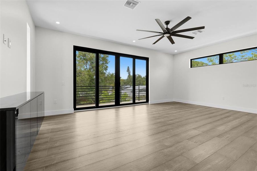 Spacious, unfurnished interior of a new home in , Sarasota (Image 70).