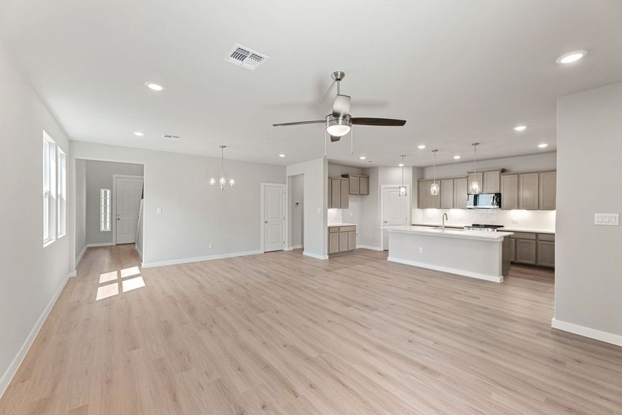 Spacious, unfurnished interior of a new home in Highland Ridge, New Braunfels (Image 16).