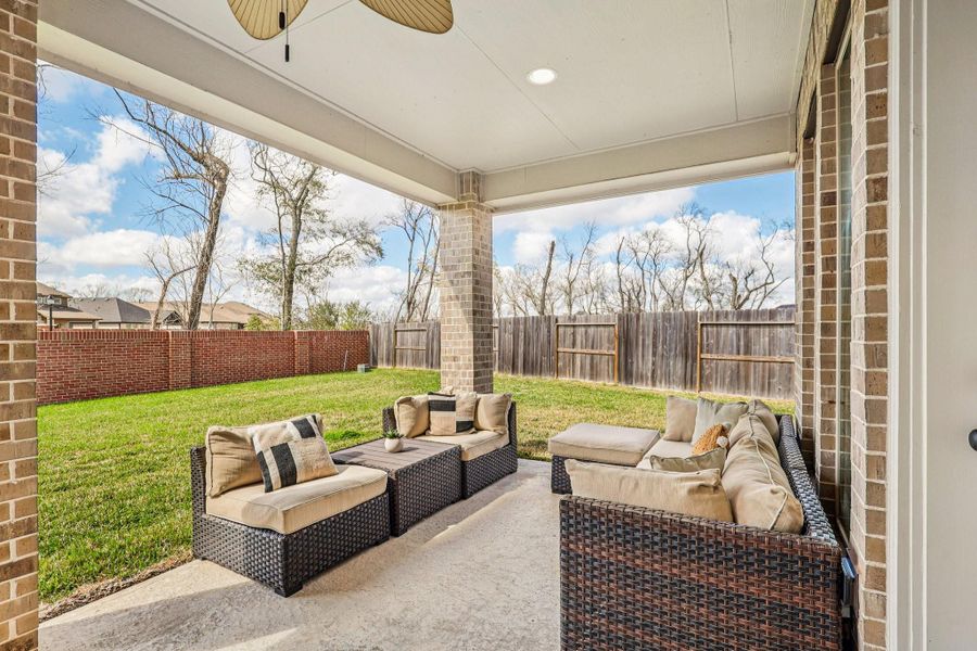 Exterior details and patio area of a home in Sienna, Missouri City (Image 26).