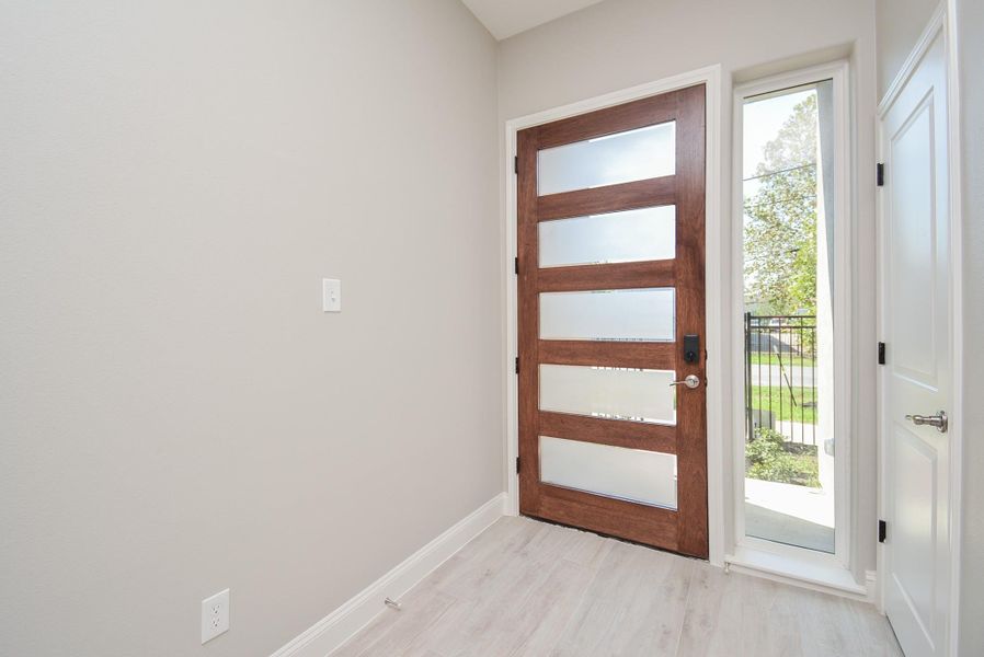 Oversized front door! Oversized front door!