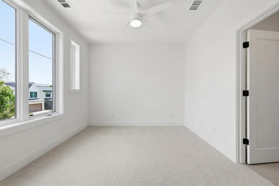 Spacious, unfurnished interior of a new home in , Dallas (Image 20).
