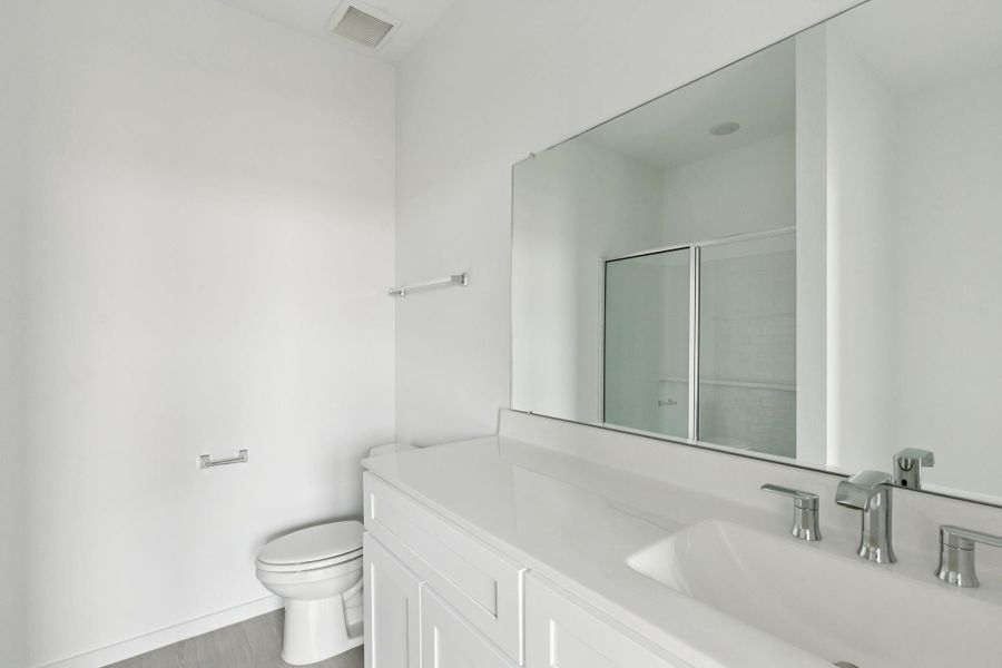 Furnished interior view inside a new home in River Ranch, Dayton (Image 10).