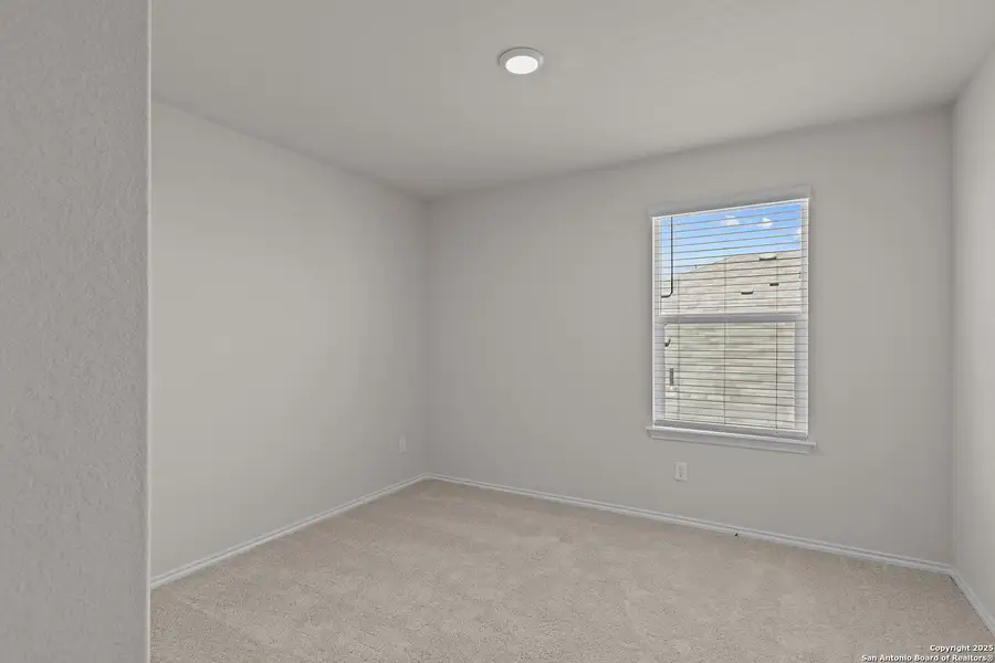 Spacious, unfurnished interior of a new home in Horizon Ridge, San Antonio (Image 11).