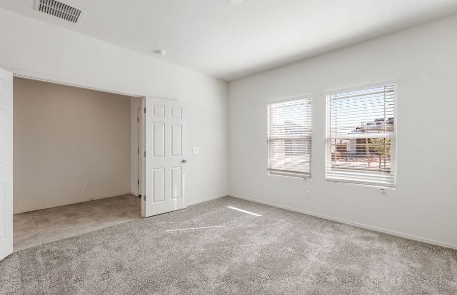 Spacious, unfurnished interior of a new home in Copper Falls, Buckeye (Image 14).