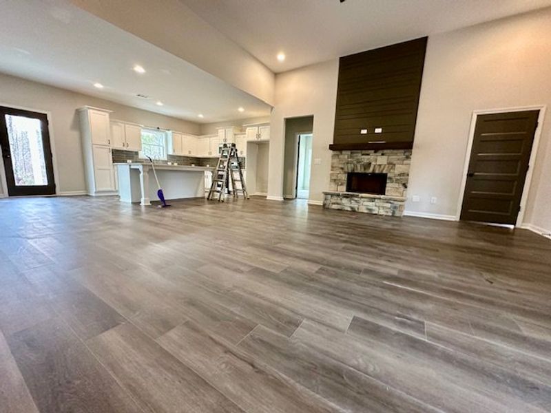 Spacious, unfurnished interior of a new home in Rocky Mount, Greenville (Image 9).