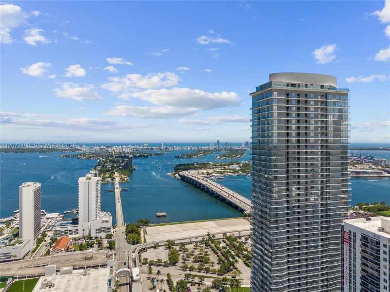 Condo located in Miami, FL showcasing its design and architecture (Image 44). Condo located in Miami, FL showcasing its design and architecture (Image 44).