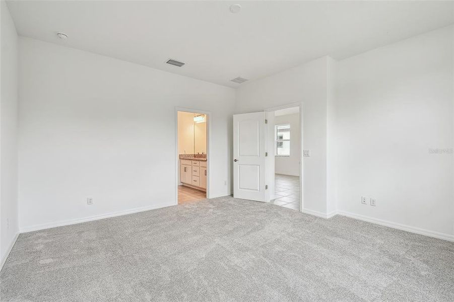 Spacious, unfurnished interior of a new home in Sweetwater at Lakewood Ranch, Lakewood Ranch (Image 9).