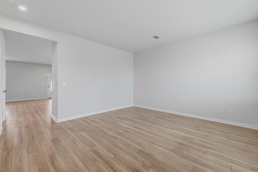 Spacious, unfurnished interior of a new home in Bradford Pointe, Summerville (Image 29).