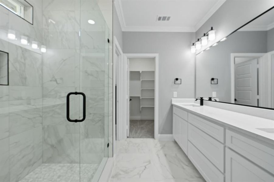 Furnished interior view inside a new home in , Grand Prairie (Image 9).