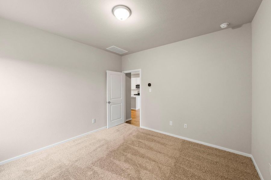 Spacious, unfurnished interior of a new home in Westridge Cove, Conroe (Image 16).