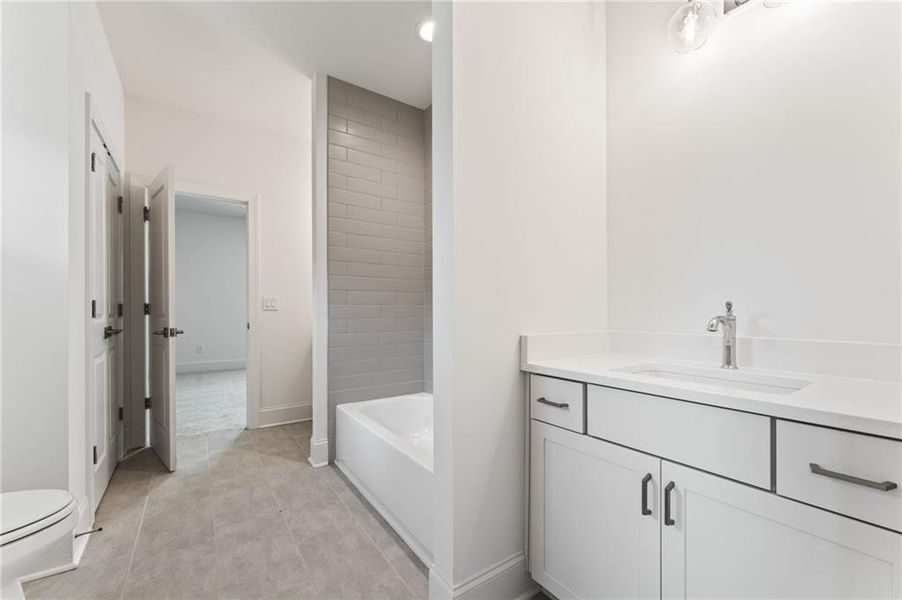 Furnished interior view inside a new home in , Dallas (Image 6).