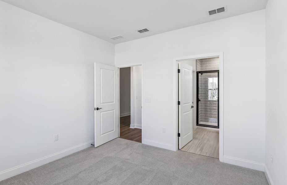 Spacious, unfurnished interior of a new home in Del Webb Southern Harmony, Murfreesboro (Image 42).