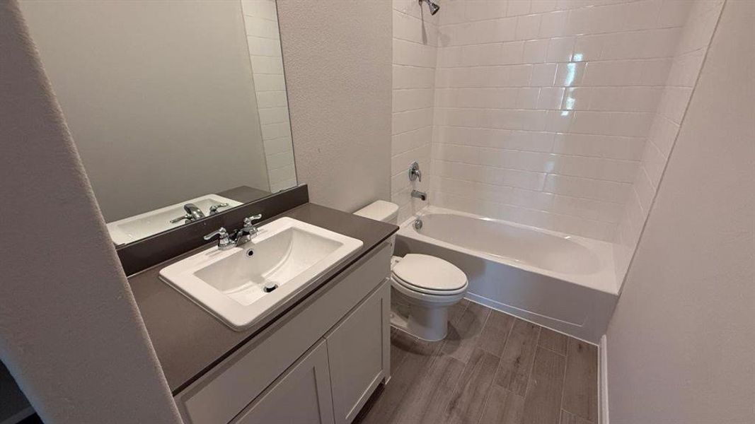 Furnished interior view inside a new home in Saratoga, Granbury (Image 6).