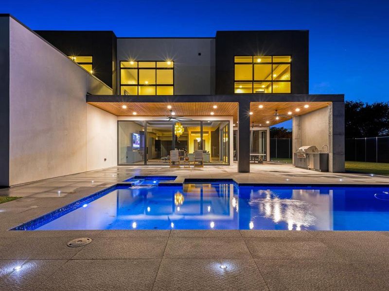 Exterior details and patio area of a home in , Dallas (Image 19).