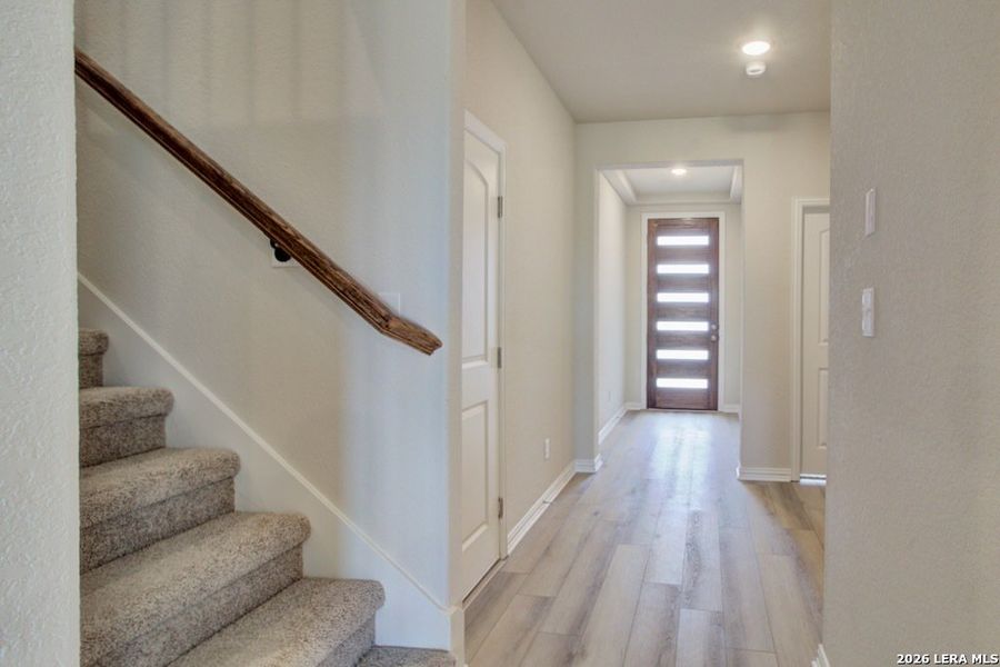 Spacious, unfurnished interior of a new home in Stream Waters, Seguin (Image 25).