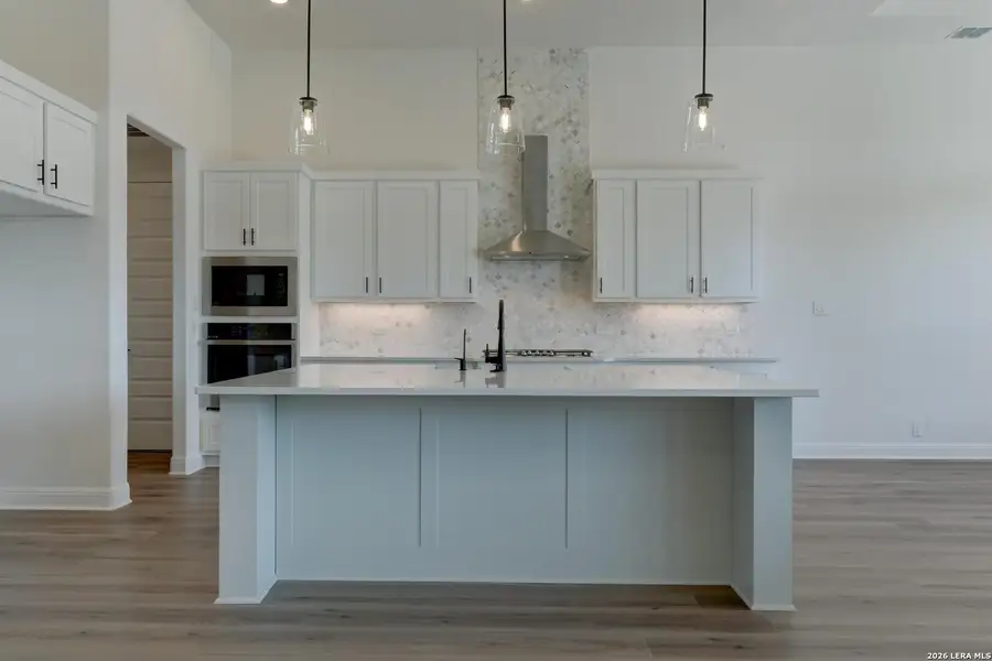 Furnished interior view inside a new home in Waldsanger, New Braunfels (Image 9).