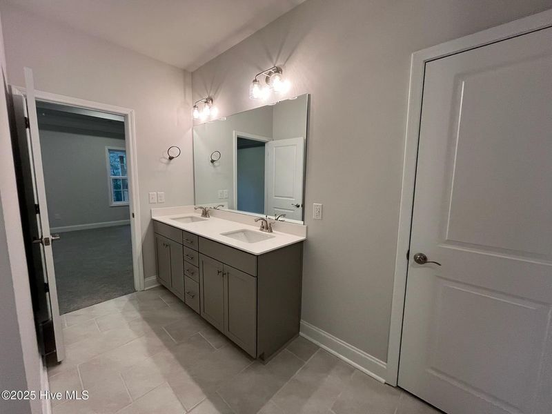 Furnished interior view inside a new home in Palmetto Creek, Bolivia (Image 10).