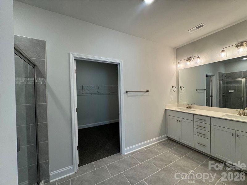 En-suite bathroom