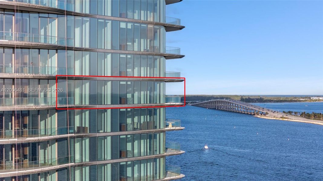 Condo located in Miami, FL showcasing its design and architecture (Image 33).