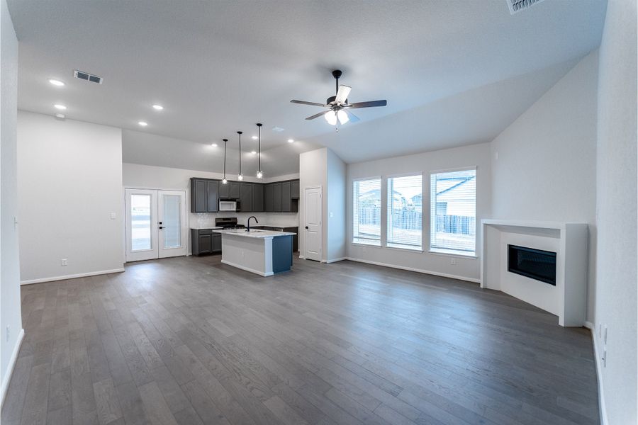 Spacious, unfurnished interior of a new home in Homestead, Schertz (Image 12).