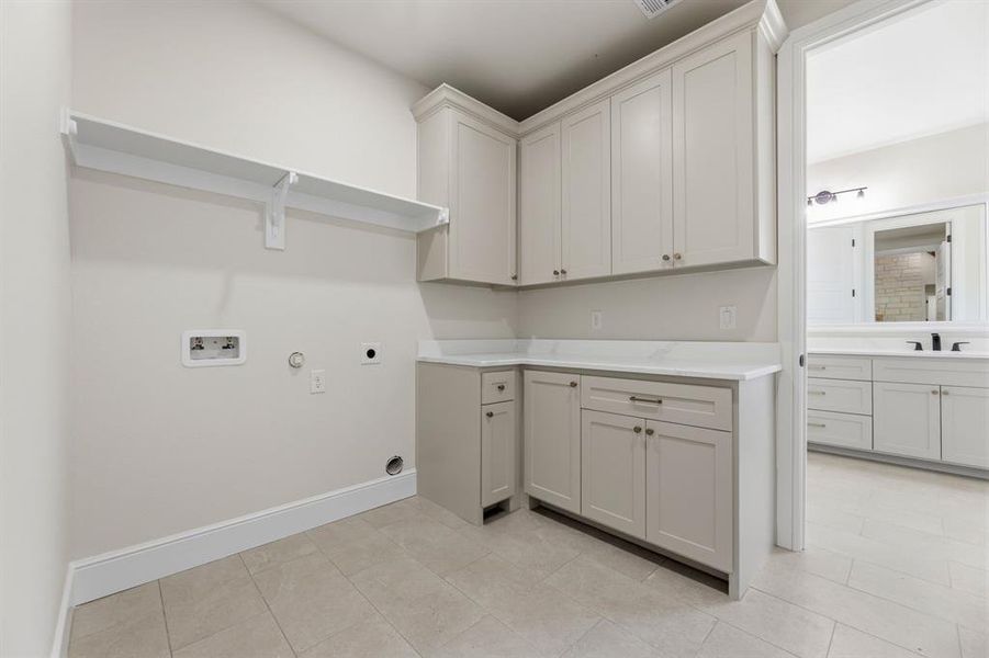 Lots of cabinet space Lots of cabinet space