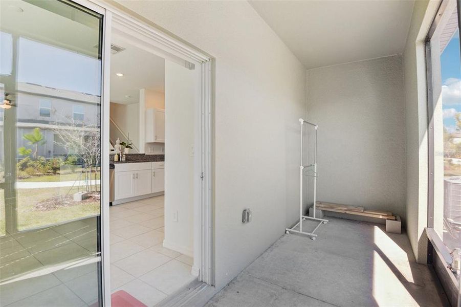 Exterior details and patio area of a home in , Land O' Lakes (Image 23).