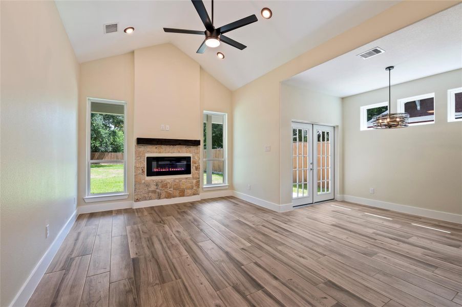 Spacious, unfurnished interior of a new home in , Alvin (Image 13).