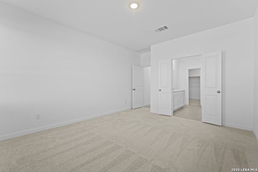 Spacious, unfurnished interior of a new home in Grace Valley, Cibolo (Image 27).