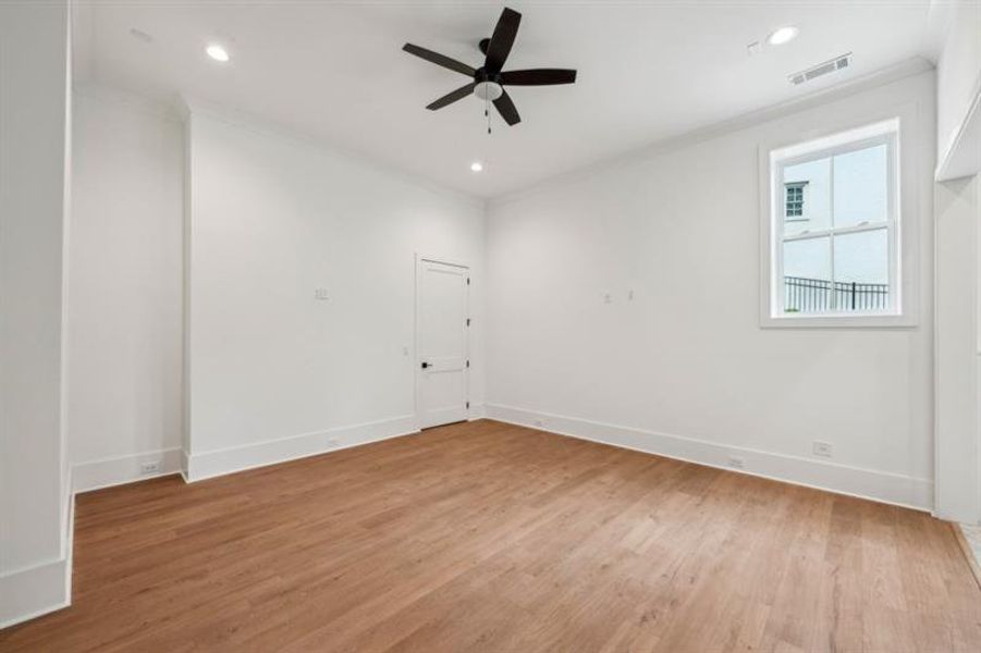 Spacious, unfurnished interior of a new home in , Atlanta (Image 44).