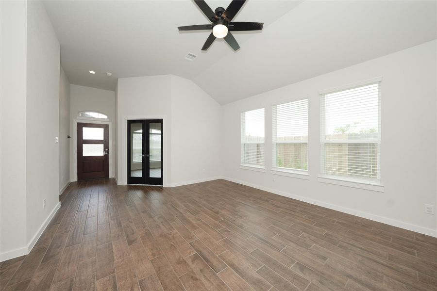Spacious, unfurnished interior of a new home in , La Marque (Image 19). Spacious, unfurnished interior of a new home in , La Marque (Image 19).