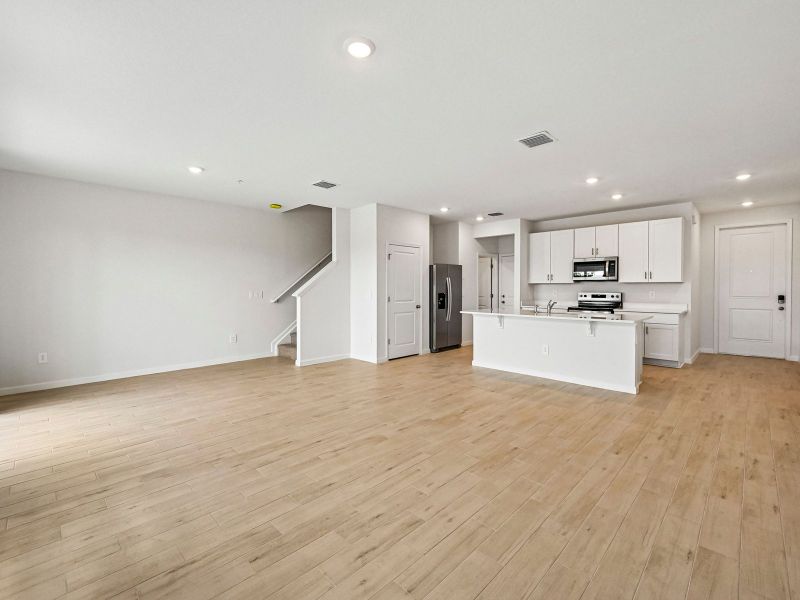 Spacious, unfurnished interior of a new home in Tidewater, Fort Pierce (Image 12).