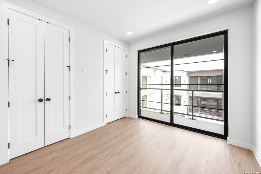 Spacious, unfurnished interior of a new home in Dovetail, New Braunfels (Image 15).