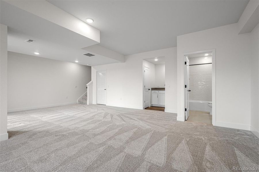 Spacious, unfurnished interior of a new home in Trailside at Cottonwood Creek, Colorado Springs (Image 35).