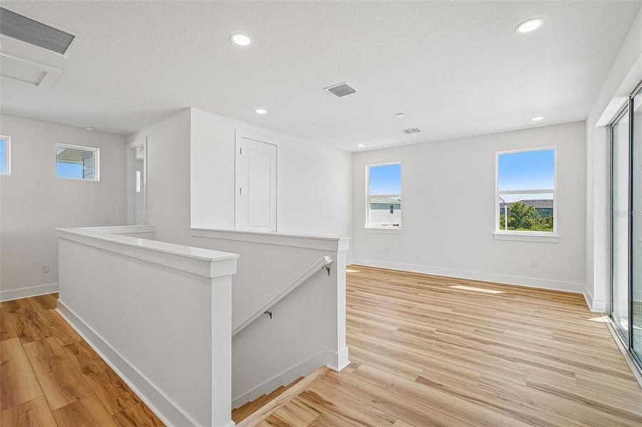 Spacious, unfurnished interior of a new home in Lagoon Residences at Epperson, Wesley Chapel (Image 38).