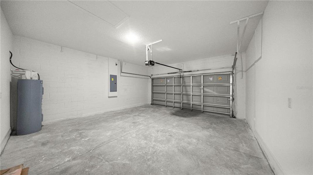 Spacious, unfurnished interior of a new home in , Citrus Springs (Image 19).