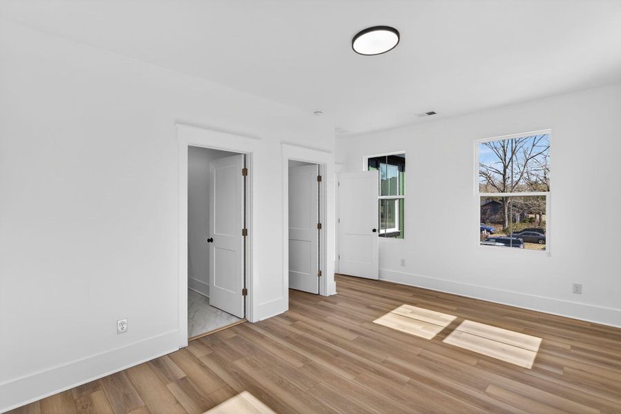 Spacious, unfurnished interior of a new home in , Summerville (Image 34).