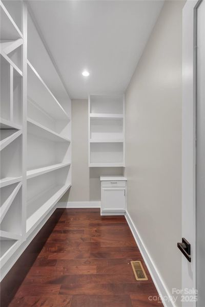 Spacious, unfurnished interior of a new home in , Kings Mountain (Image 34).