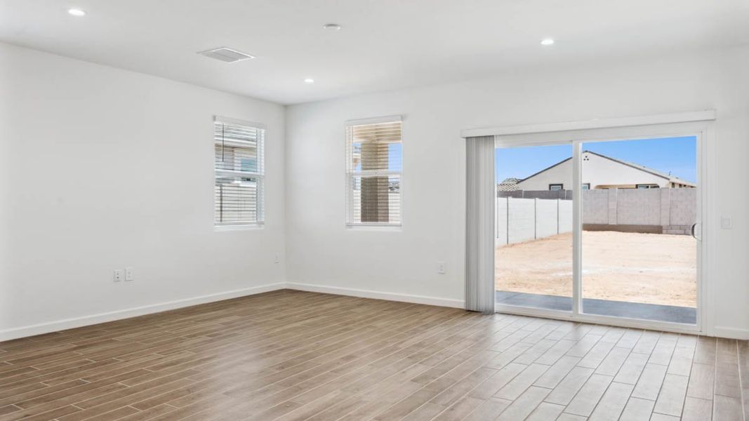 Spacious, unfurnished interior of a new home in Radiance at Superstition Vistas, Apache Junction (Image 13).