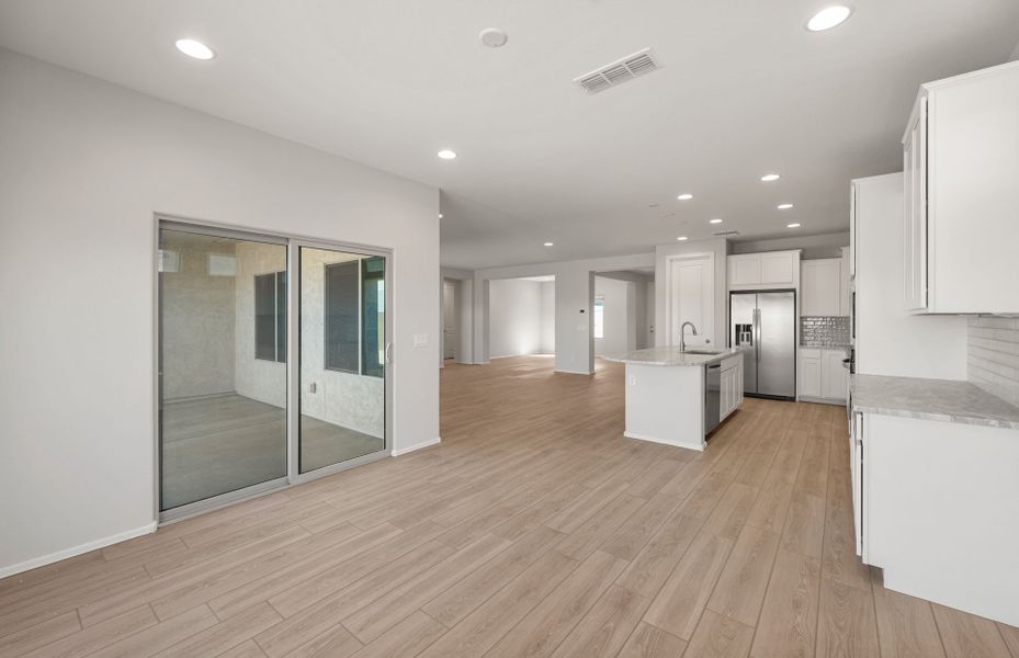 Spacious, unfurnished interior of a new home in Parkside at Anthem at Merrill Ranch, Florence (Image 27).