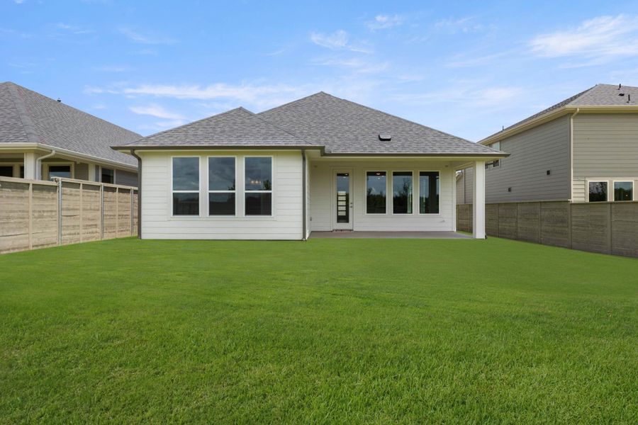 Representative exterior details of a home built from the Aspen by Tri Pointe Homes in Treeline, Justin (Image 3).