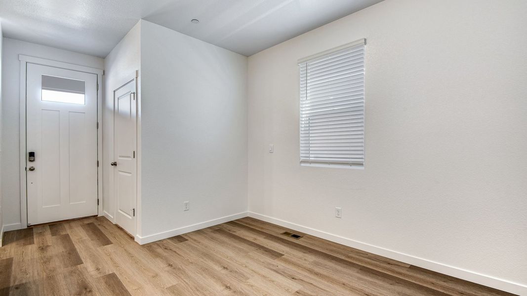 Spacious, unfurnished interior of a new home in Settlers Crossing, Commerce City (Image 15).