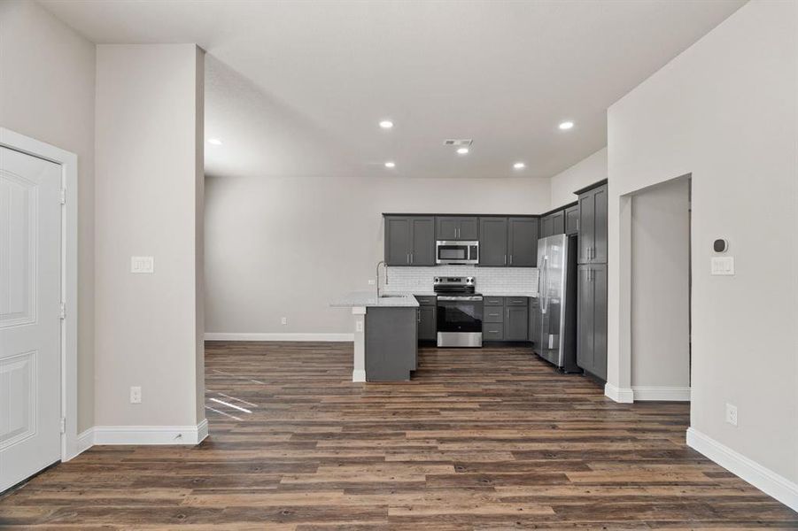 Spacious, unfurnished interior of a new home in , Weatherford (Image 32).