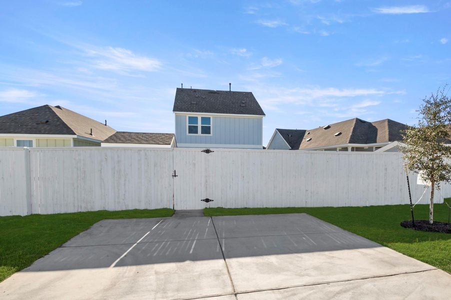 Exterior details and patio area of a home in Harvest Ridge, Elgin (Image 21).
