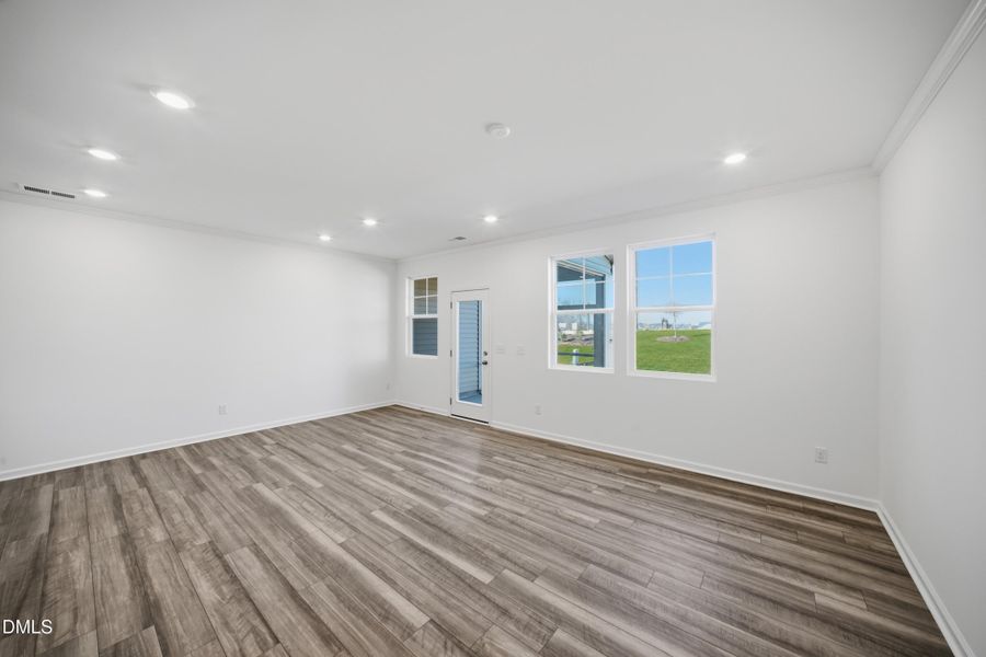 SUN_Everlee_Pic_CarsonII_QMI_229_Dining_