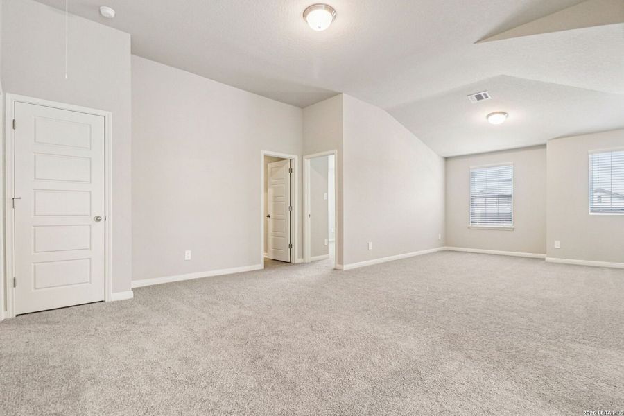 Spacious, unfurnished interior of a new home in Sagebrooke - Premier Series, San Antonio (Image 44).