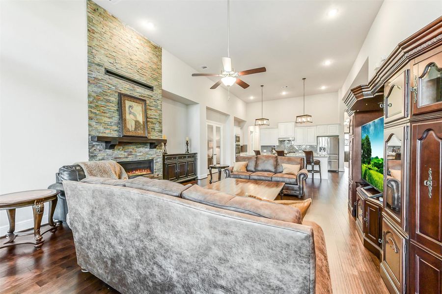 Furnished interior view inside a new home in ARTAVIA 65', Conroe (Image 14).