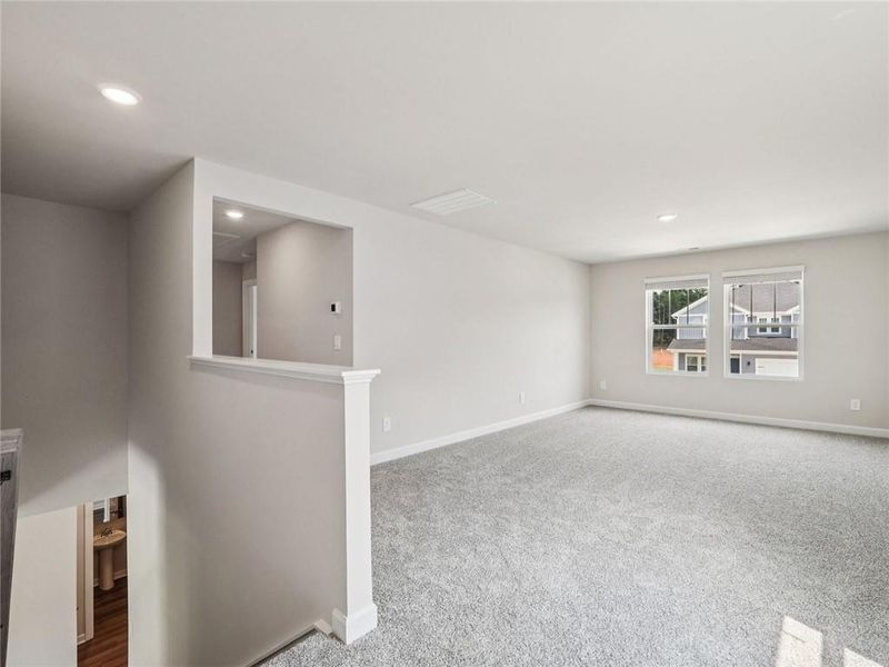 Spacious, unfurnished interior of a new home in Ivey Township, Dallas (Image 10).