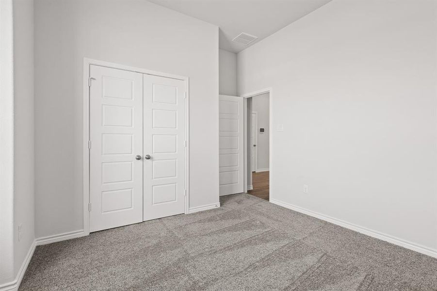 Spacious, unfurnished interior of a new home in Rocky Creek Crossing, Fort Worth (Image 7). Spacious, unfurnished interior of a new home in Rocky Creek Crossing, Fort Worth (Image 7).