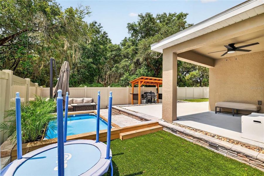 Exterior details and patio area of a home in Sunset Hills, Summerfield (Image 3).