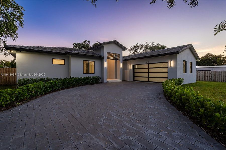 Exterior details and patio area of a home in , Cutler Bay (Image 52).